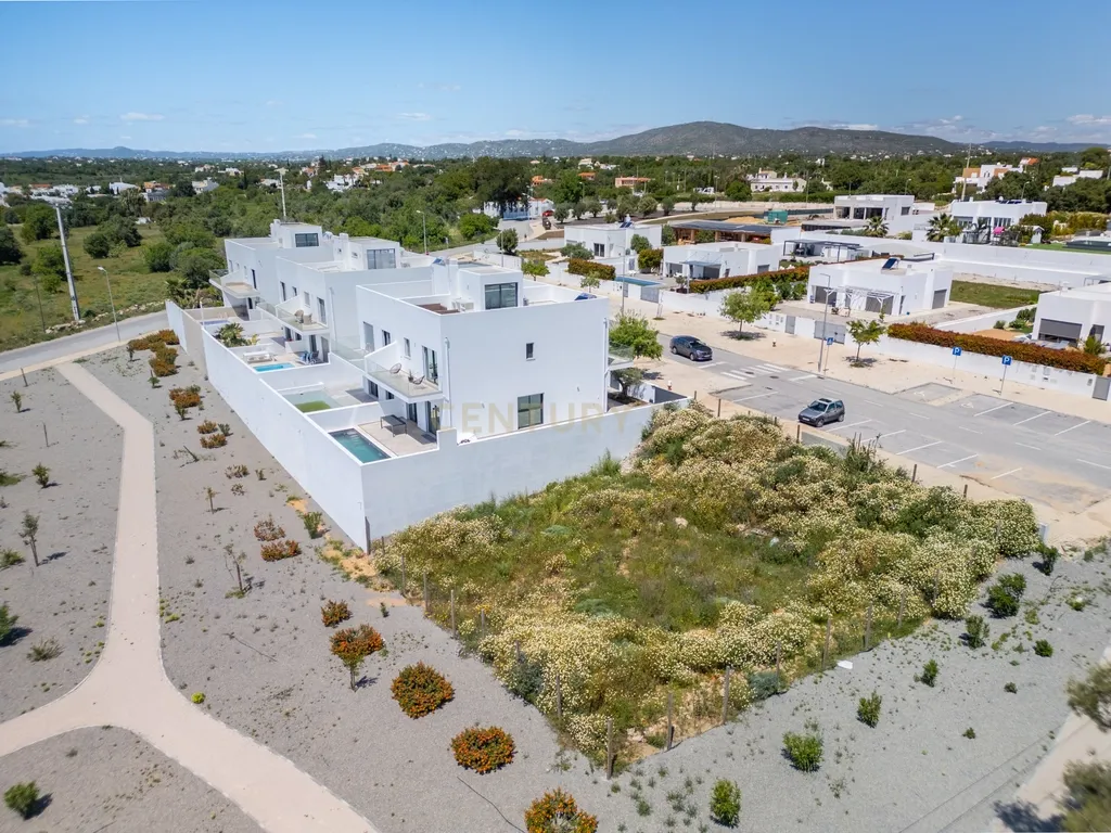 Lote de Terreno com Projeto Pré-aprovado para Moradia T3 com Piscina Privativa – Um Refúgio no Coração do Algarve, entre a Ria Formosa - Image 13