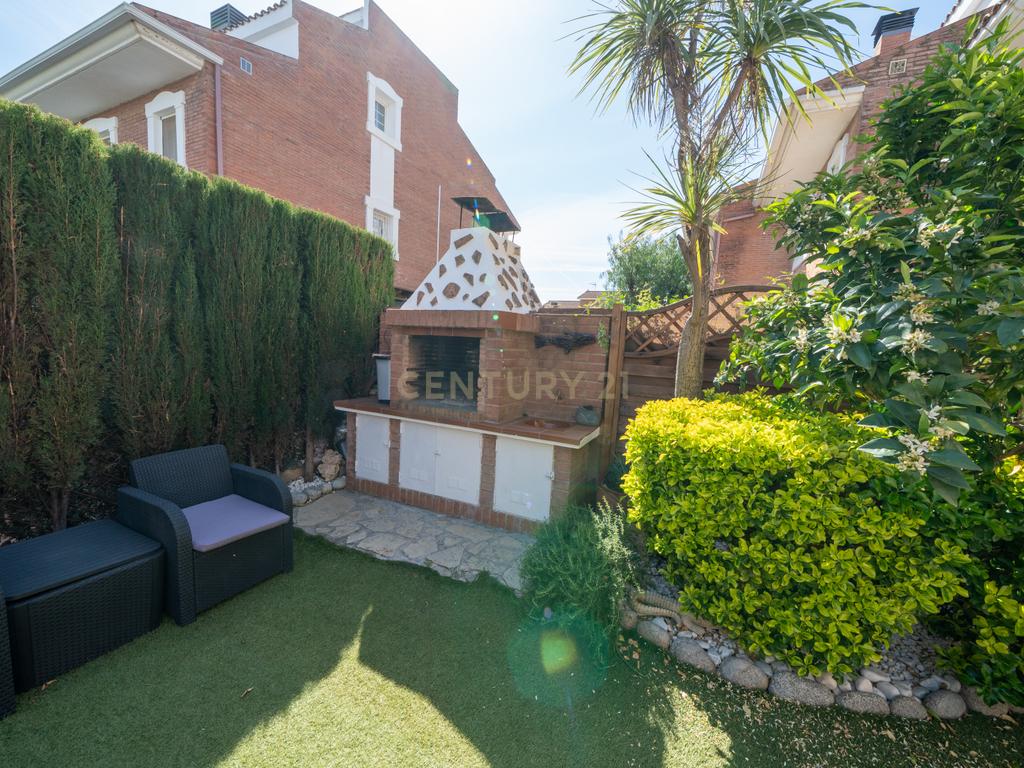 Apresentamos-lhe uma magnífica moradia em Cambrils — perfeita para quem procura conforto, estilo e excelente qualidade de vida na Costa Dourada. - Image 5