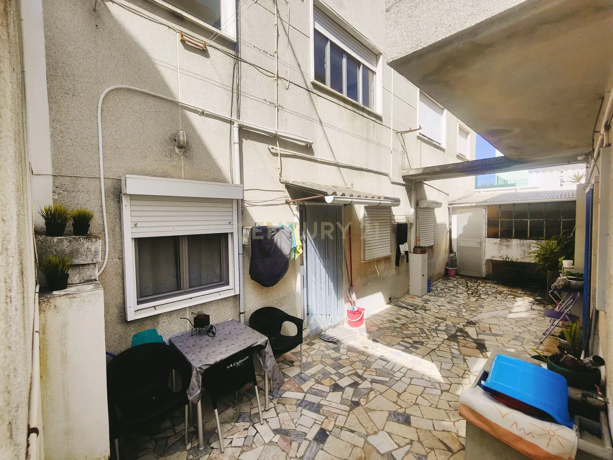 Prédio Bi-Familiar T2 e 2 Anexos Tipologia T1 Em Zona Residencial Tranquila Na Póvoa de Santo Adrião  - Image 55