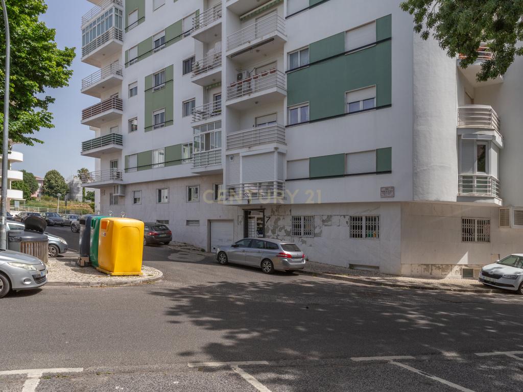 T2 Renovado na Buraca | Modernidade, Conforto e Excelente Localização - Image 28
