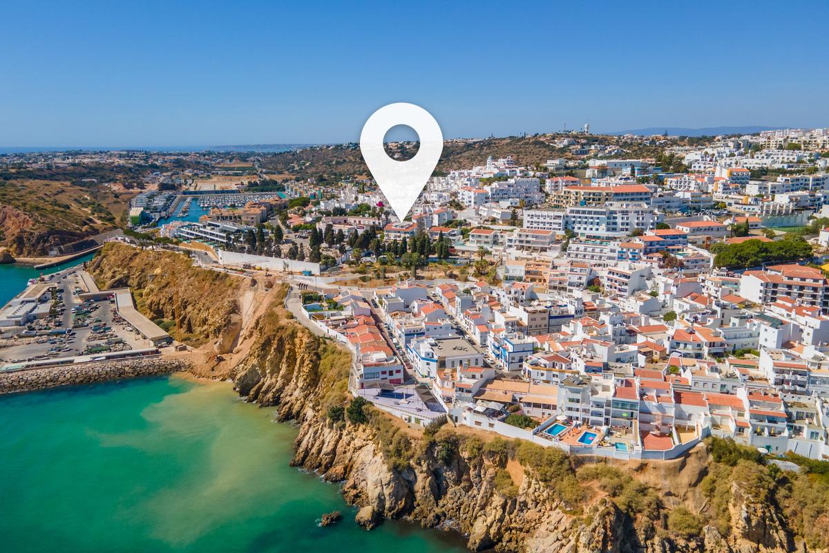 Beachfront Living in Albufeira: Sea View Apartments for Modern Investors
