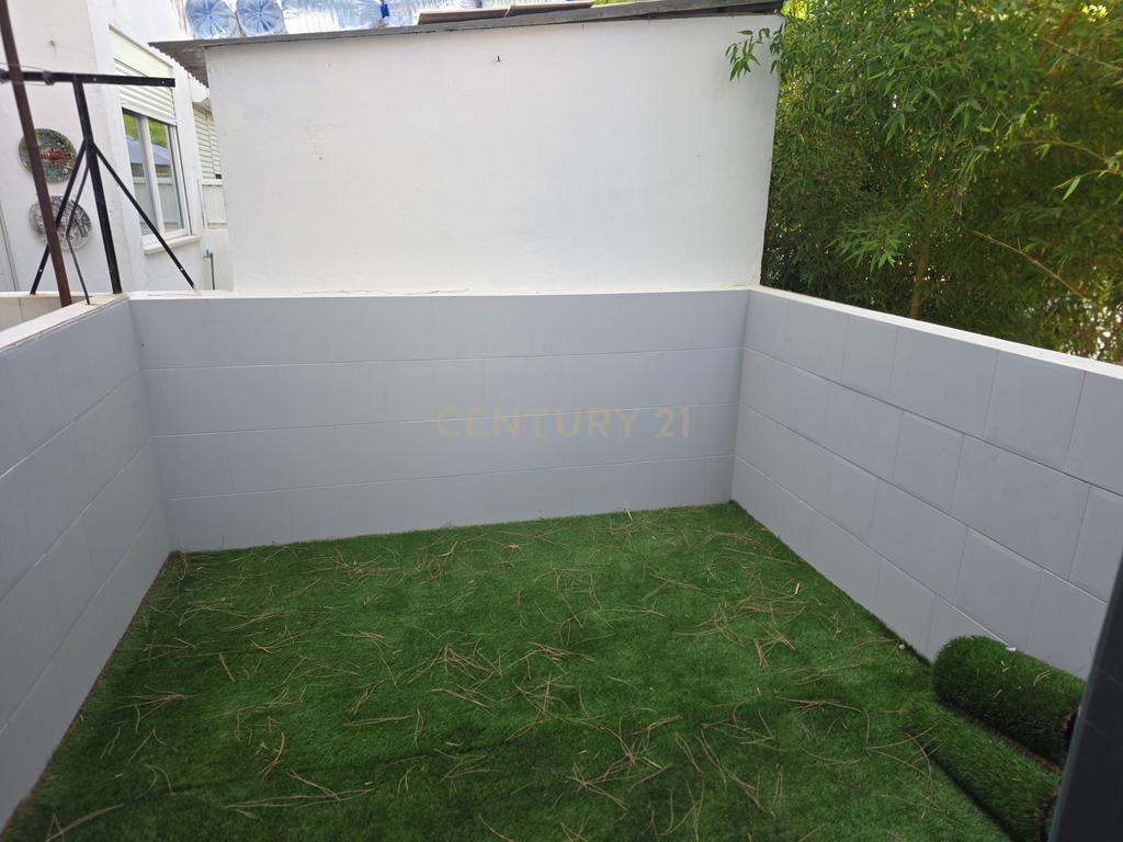 Apartamento T2 Renovado em Alcochete com Logradouro - Image 3