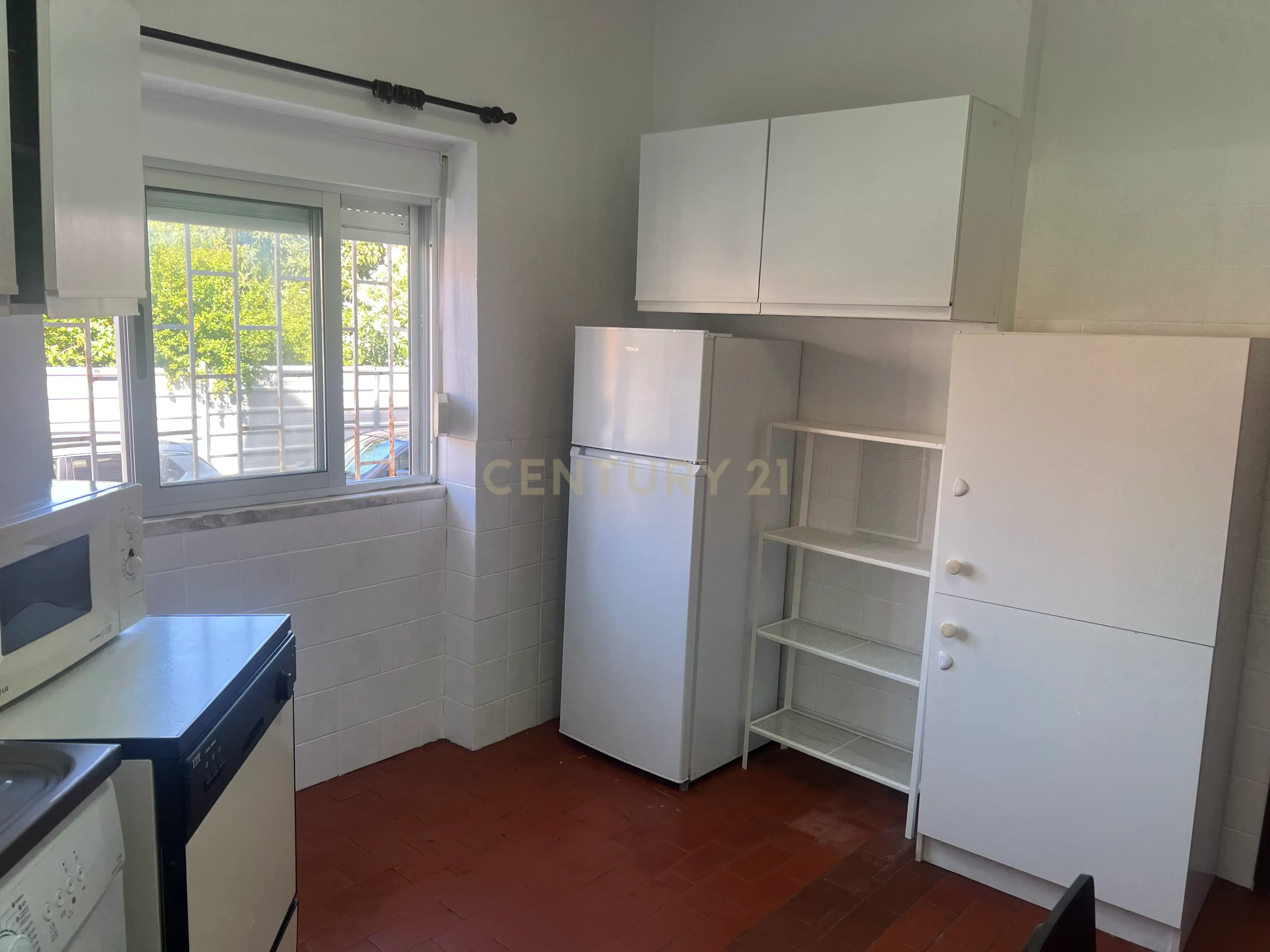 Fotografia 7 de Apartamento T1 mobilado, para arrendar em S. João de Caparica, Almada