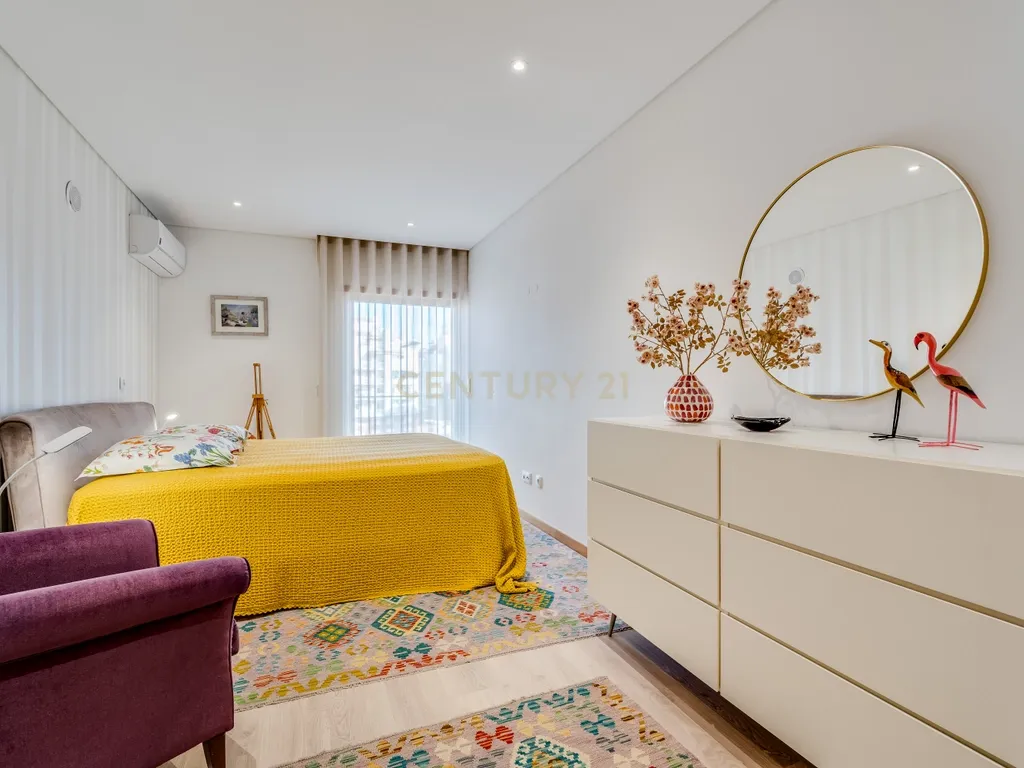 Apartamento T2+1 novo, design moderno, central, a 250metros da Praia de Armação de Pêra - Image 17