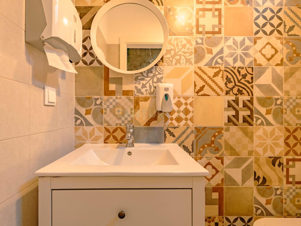 OPORTUNIDADE! ESPAÇO DE RESTAURAÇÃO MUITO BEM DECORADO E TOTALMENTE EQUIPADO EM LOCALIZAÇÃO CENTRAL DE LISBOA, GRANDE POTENCIAL PARA O SEU NEGÓCIO! - Image 29