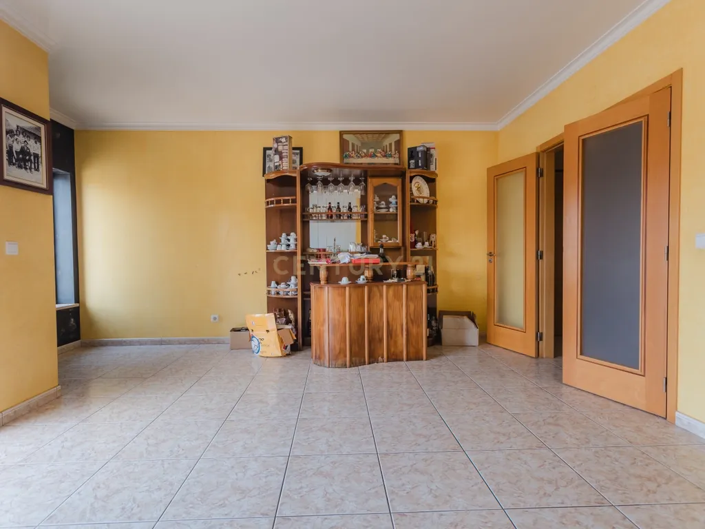 Apartamento T3 com áreas extraordinárias, garagem para 2 carros e perto da praia! - Image 6
