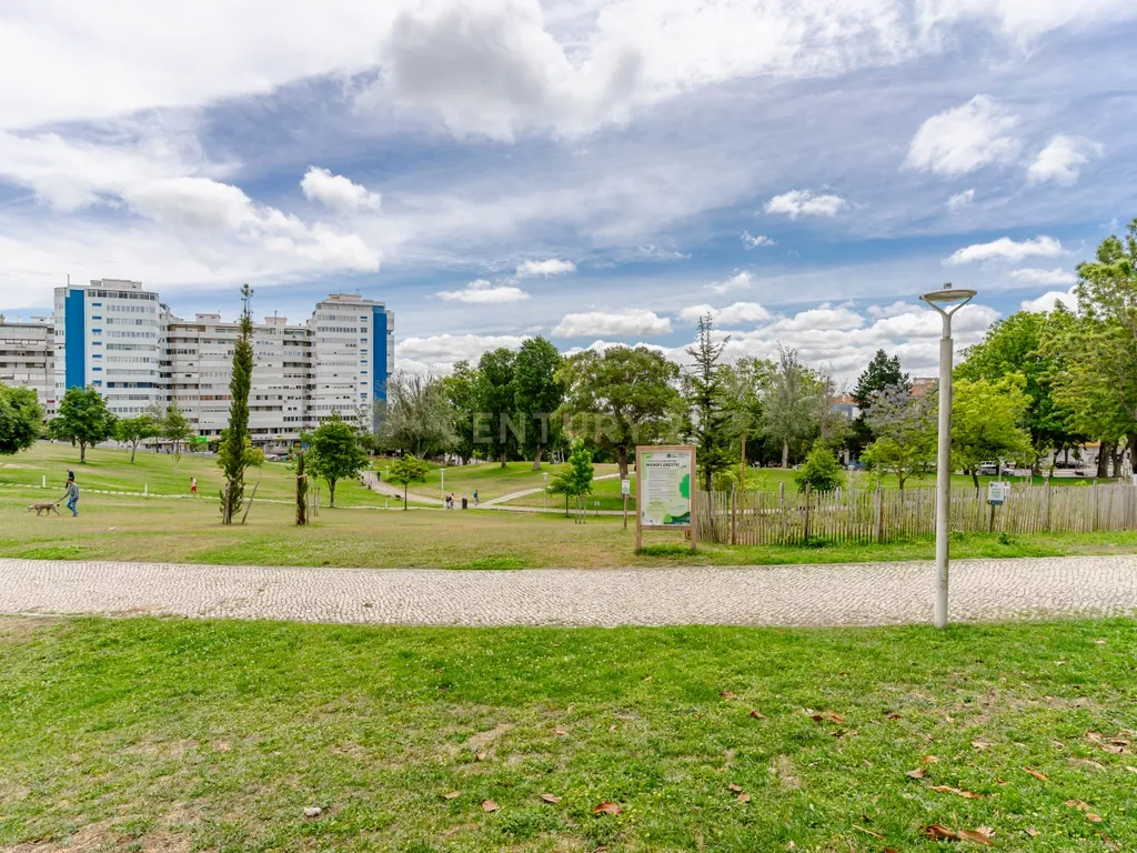 T3 Almada (Praça são joao Batista) - Image 29
