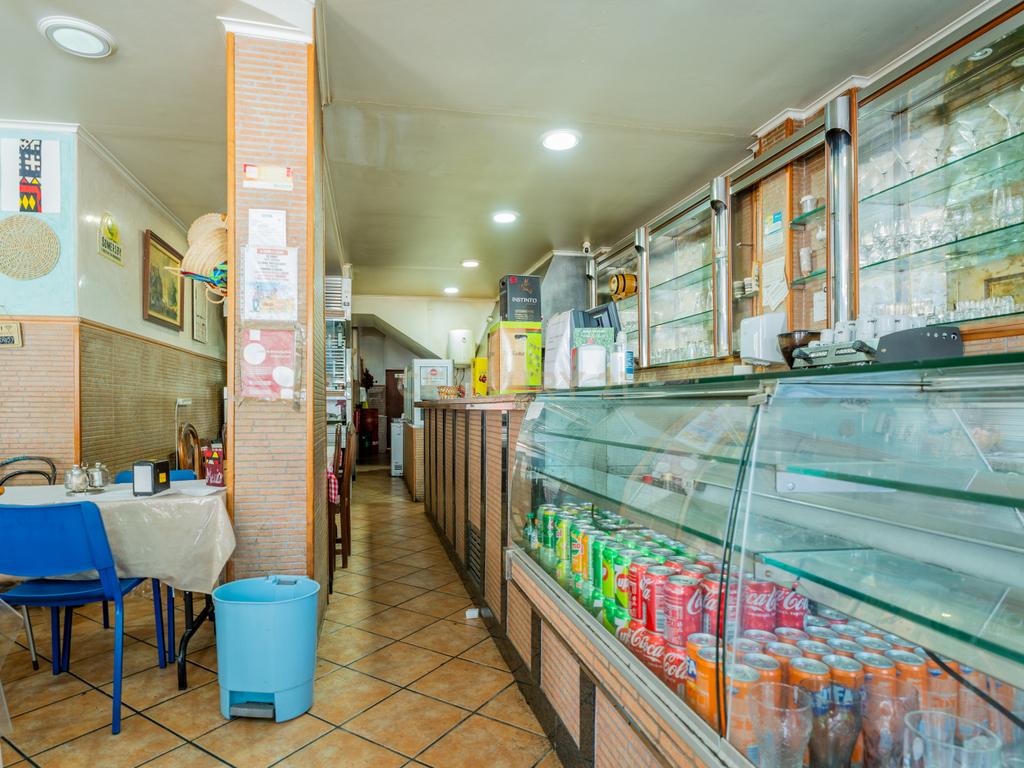 Trespasse Café/Restaurante no Centro da Amadora – Oportunidade Imperdível! - Image 11