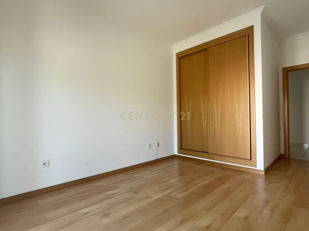 Apartamento T3, com Varandas e 3 Lugares de estacionamento, no Pinhal Novo - Image 17