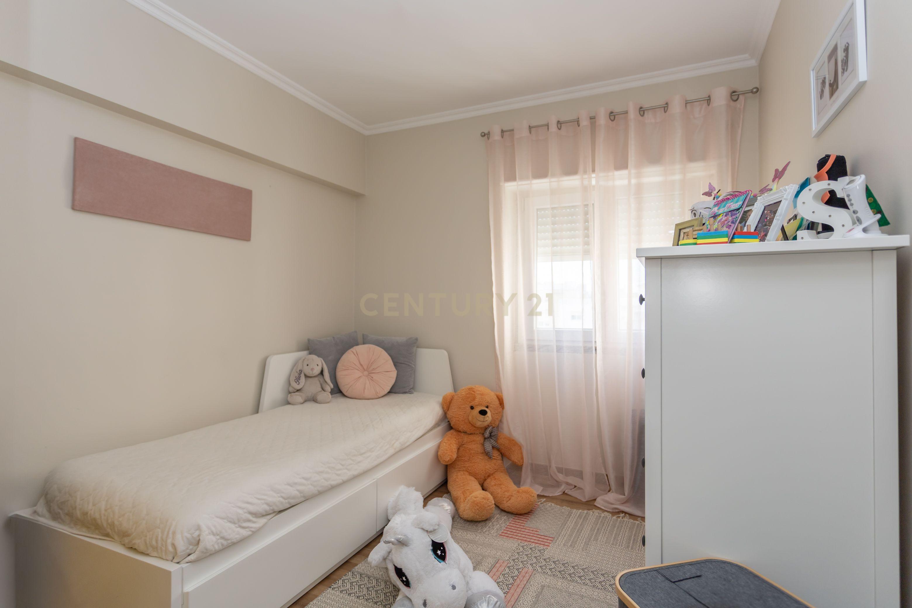 Fantástico T3 totalmente remodelado à venda em Corroios - Miratejo - Image 21