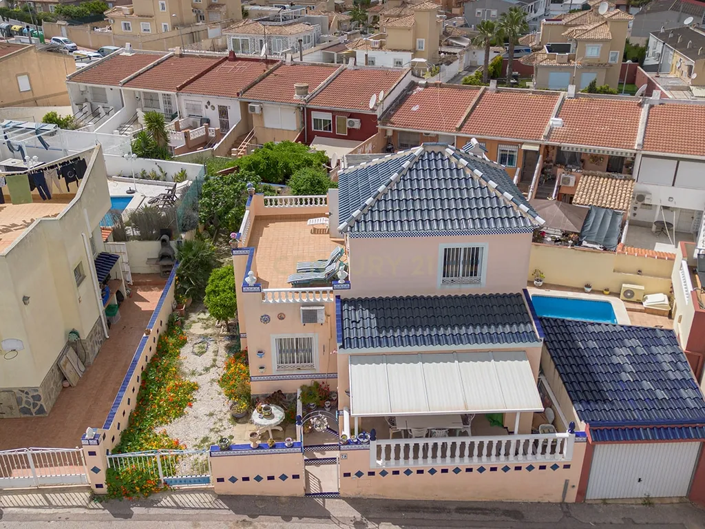 Chalet em Torrevieja, Alicante — Oportunidade de Investimento - Image 36