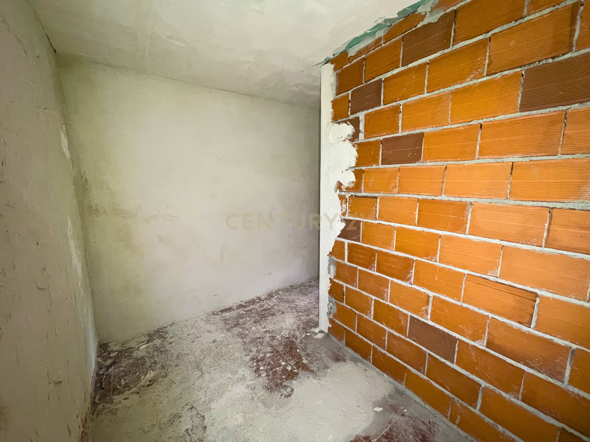 Fotografia 8 de Casa para restauro em Duas Igrejas / Paredes