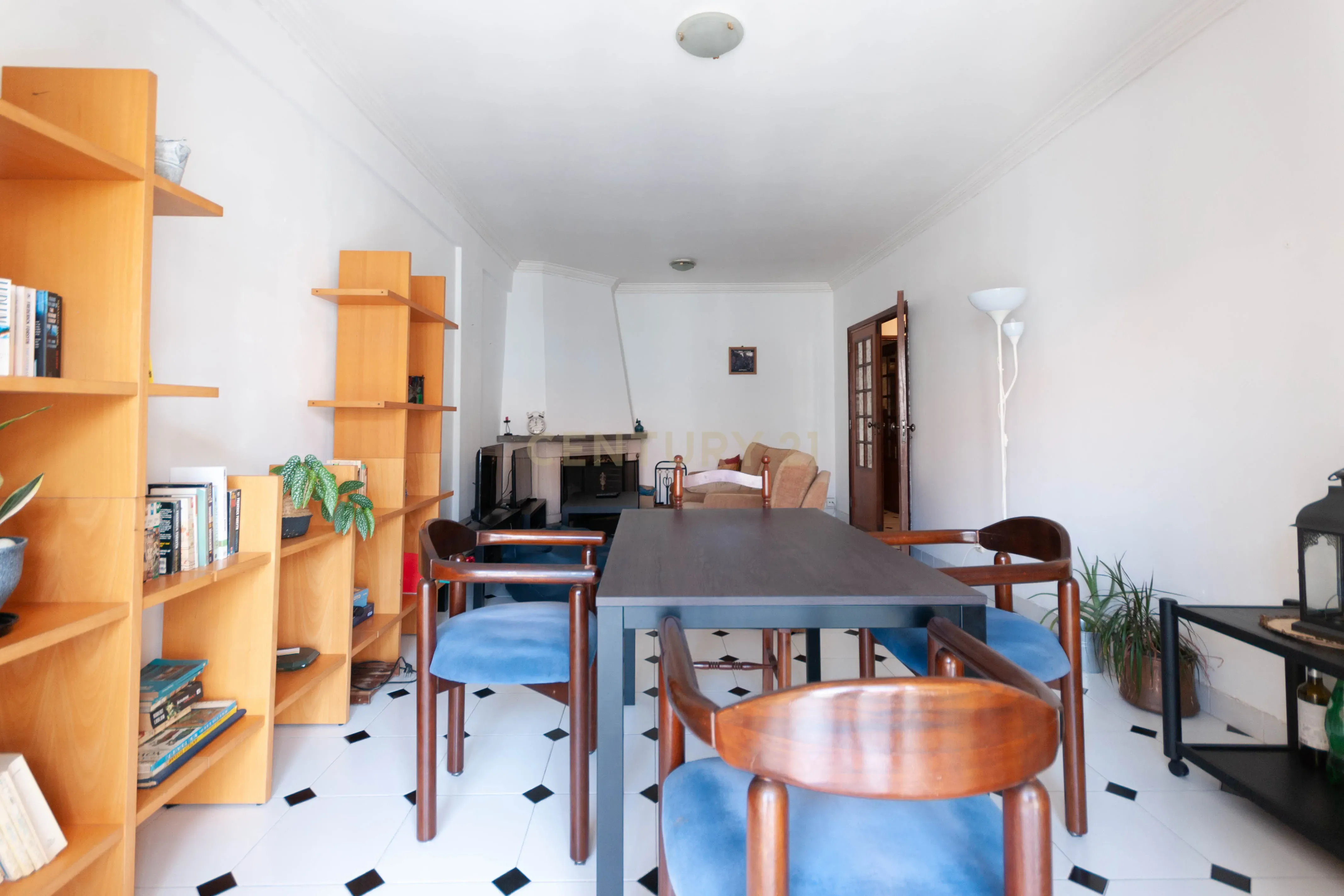 Fotografia 10 de T2+1 Duplex com Garagem em Carcavelos