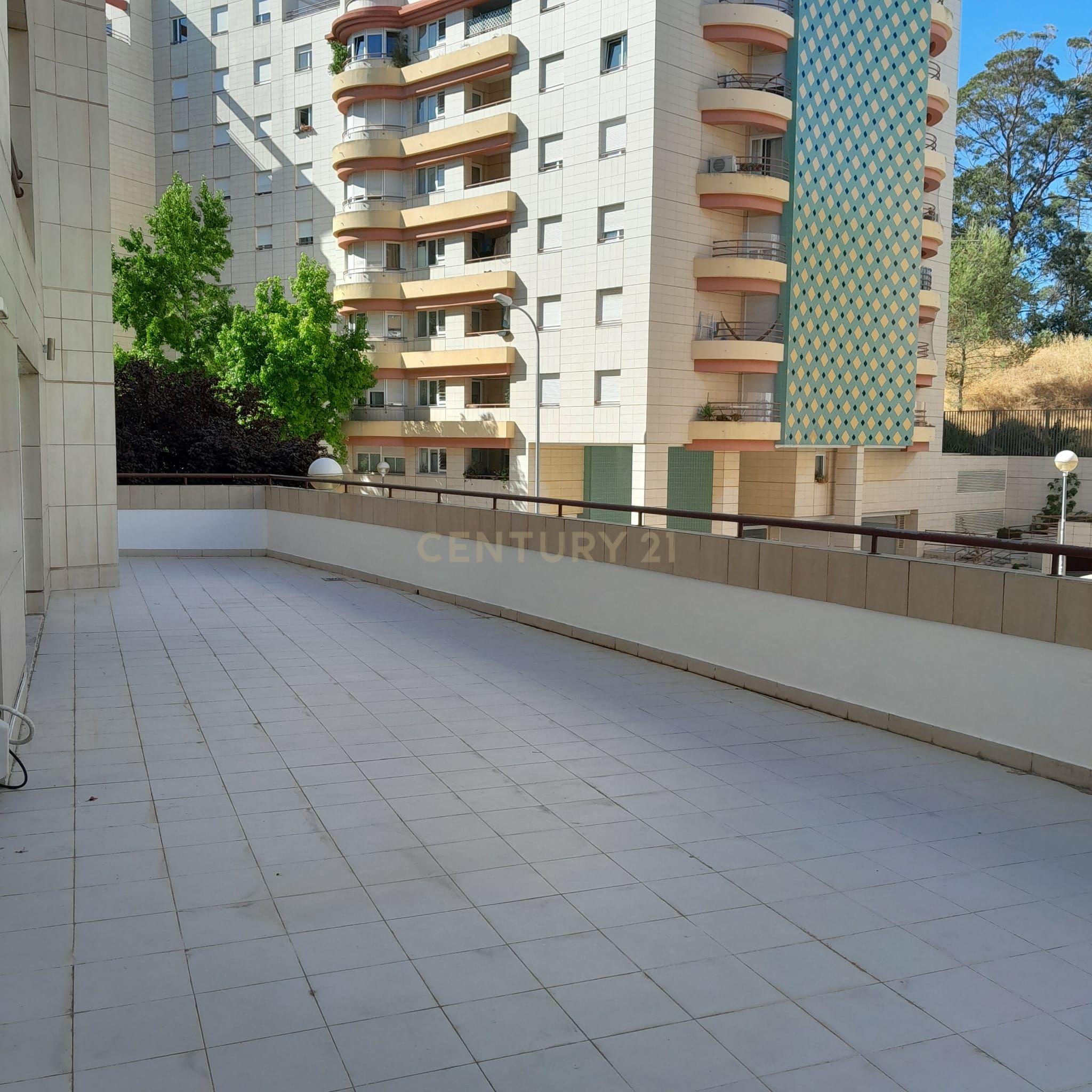 Fotografia 12 de Fantástico T2 com Terraço e estacionamento, frente ao Parque das Conchas