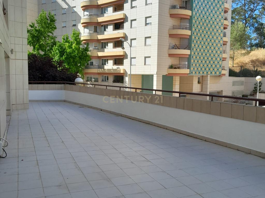 Fantástico T2 com Terraço e estacionamento, frente ao Parque das Conchas - Image 12