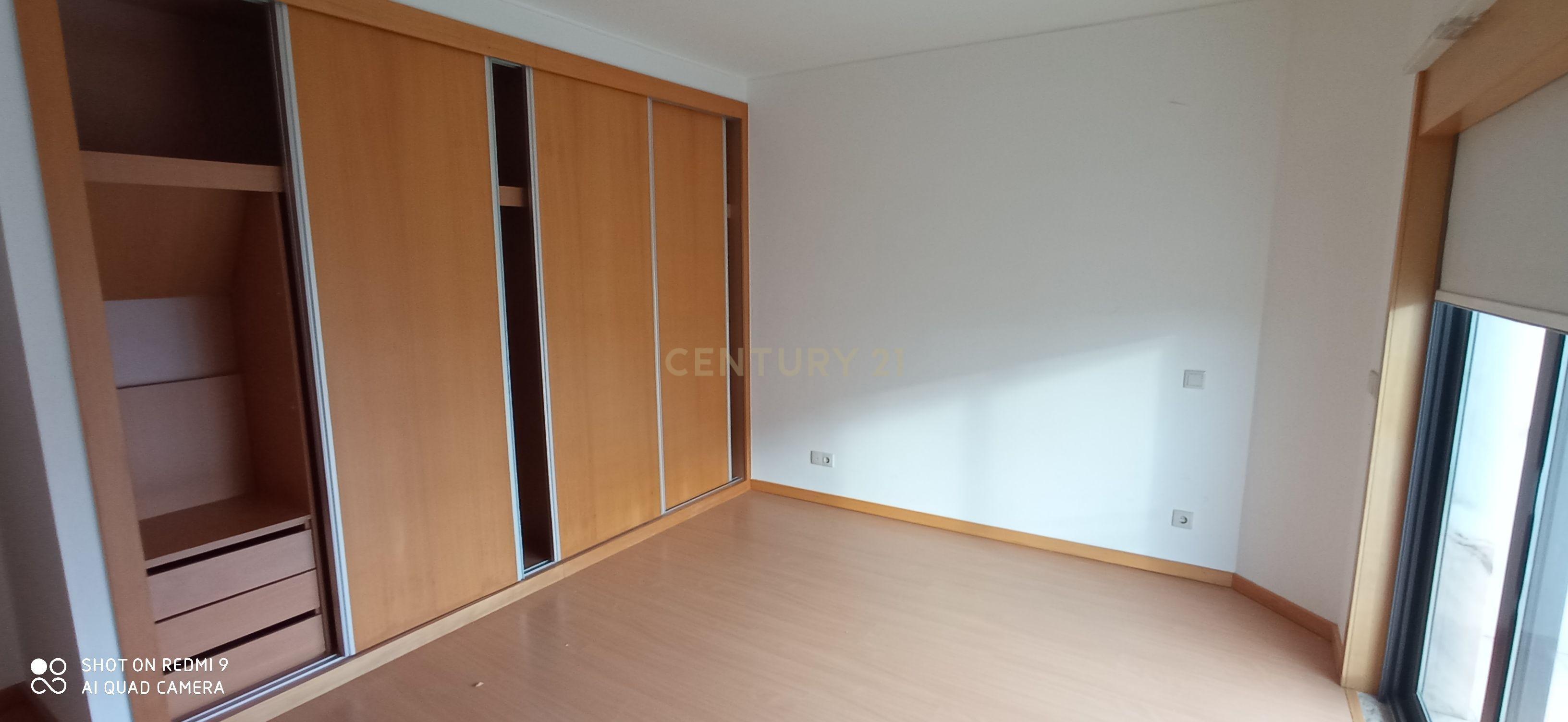 Apartamento T3, com Duas Varandas e Garagem na Vila Serena, Pinhal Novo - Image 3