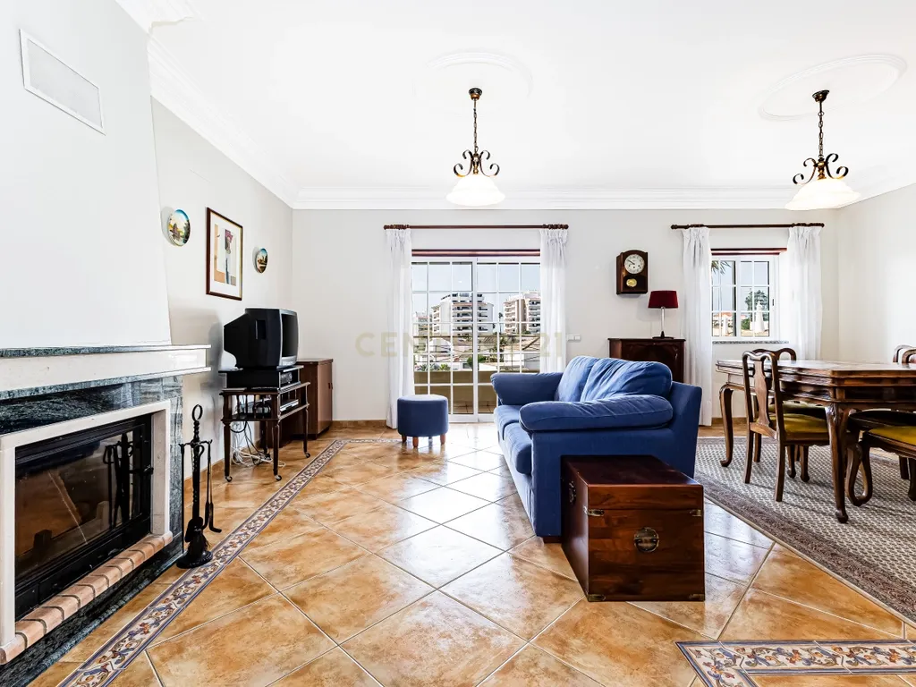 Apartamento T3 com 180 m² a 5 minutos da Praia do Vau – Portimão - Image 1