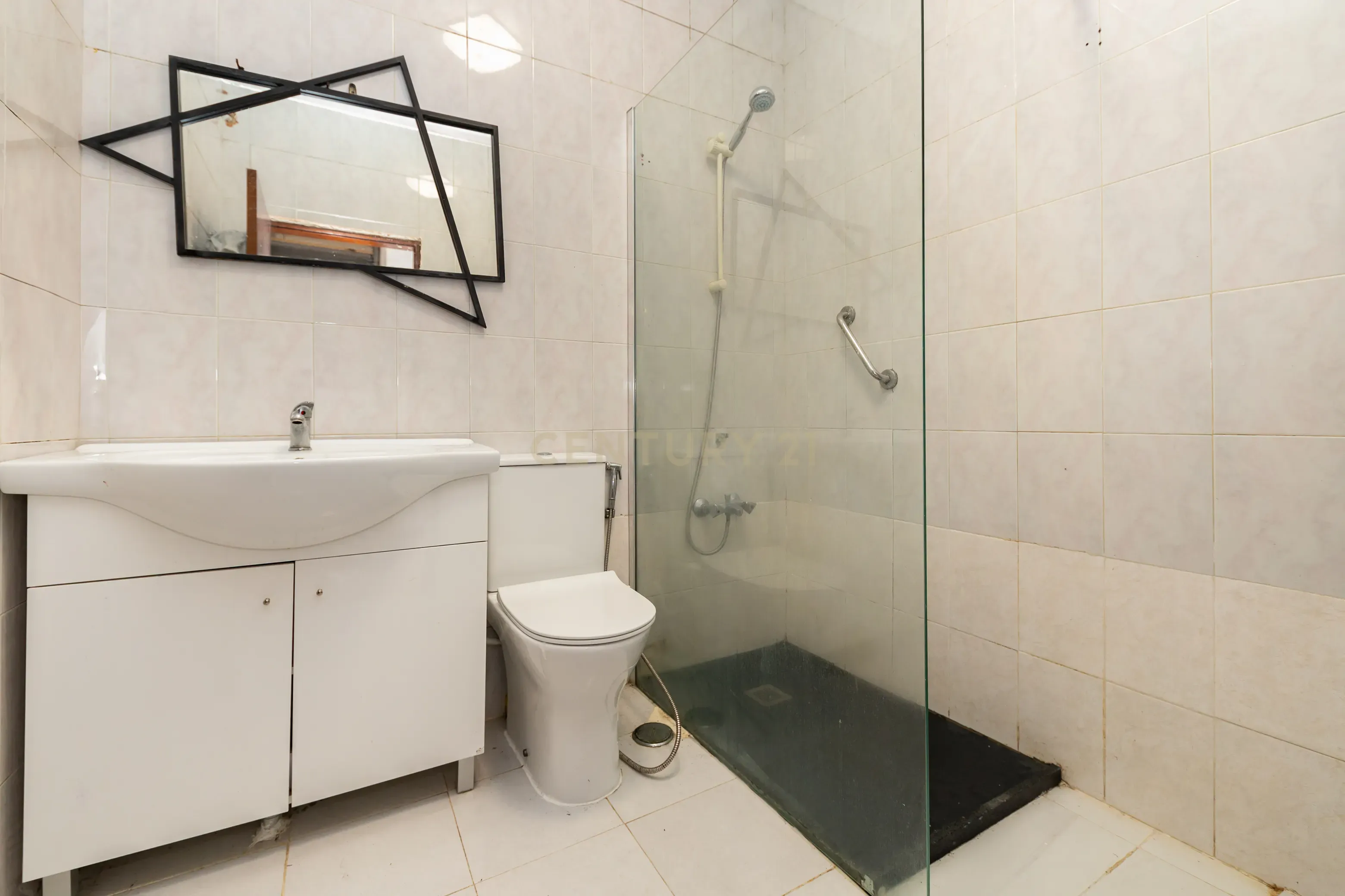 Moradia T2 em Sarilhos Pequenos Remodelada. - Image 21