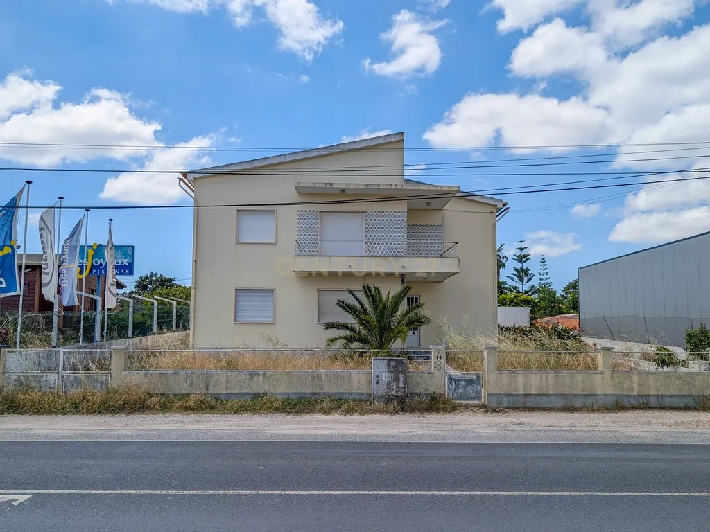 Pinhal Palmeira - Moradia Bifamiliar + Moradia T2 com Armazém em Terreno de 1.010 m² - Image 43