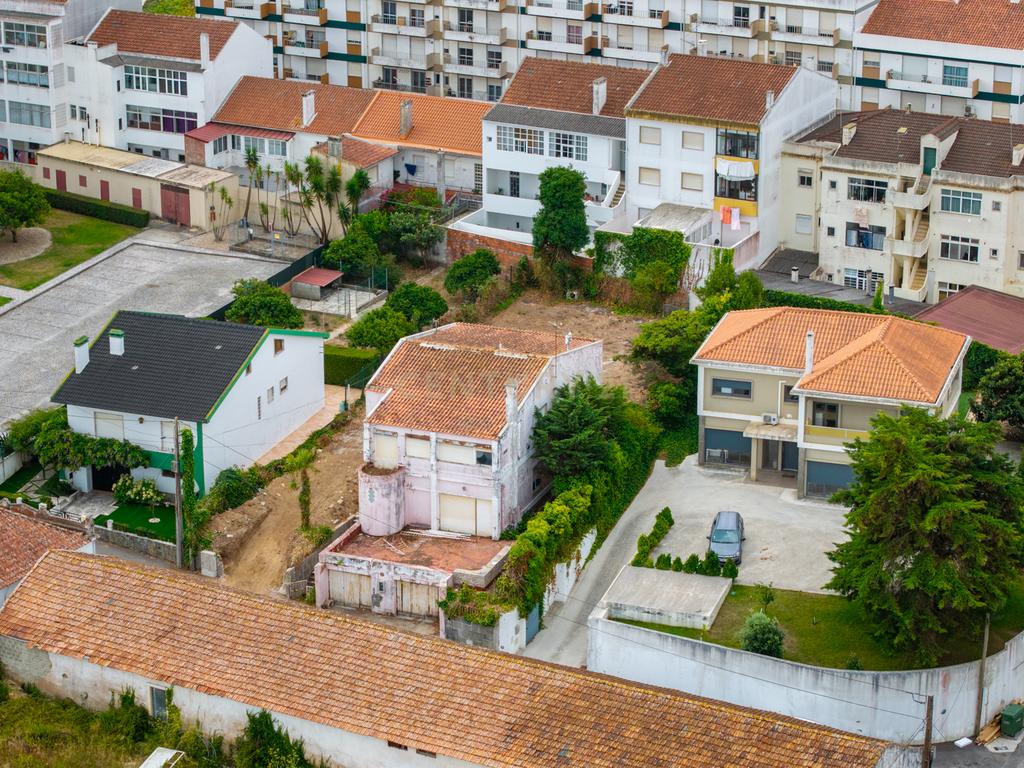 Moradia T5 para remodelar ou lote para construção — Centro do Bombarral - Image 15