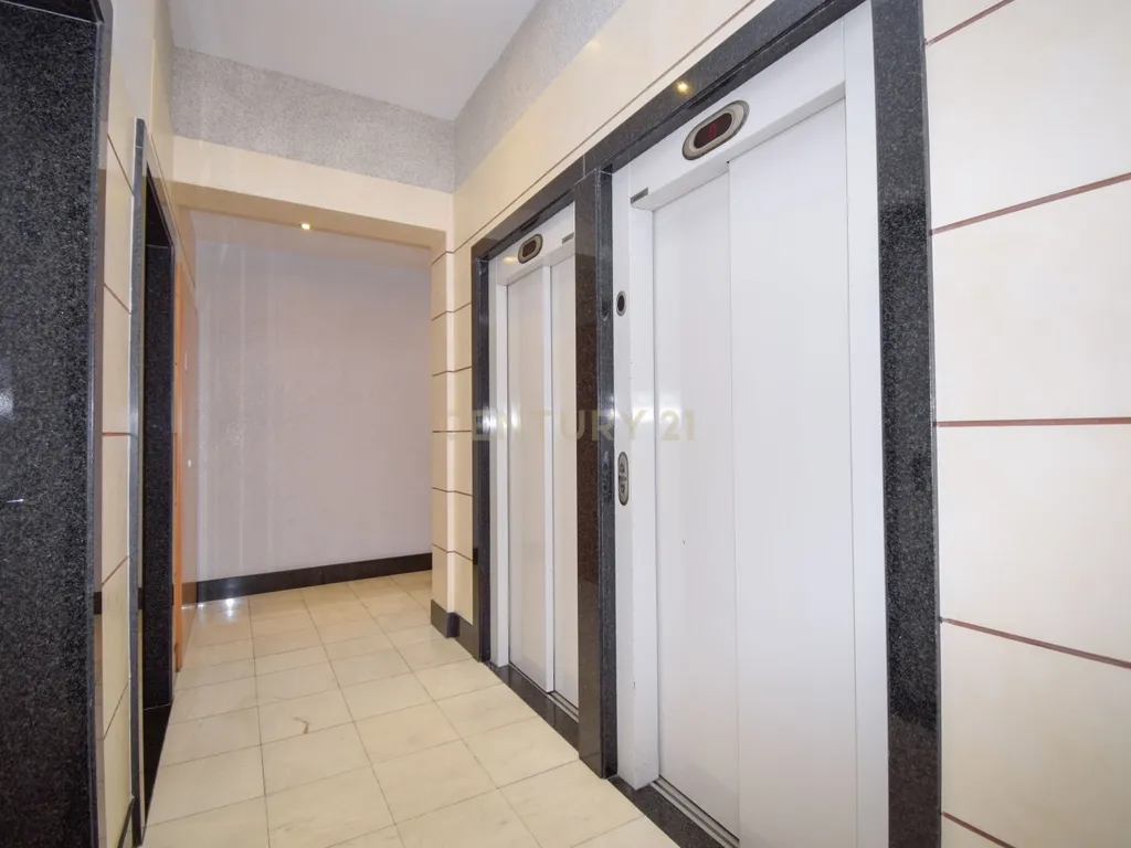 Apartamento T3 com Áreas Generosas e Vista Desafogada - Image 28