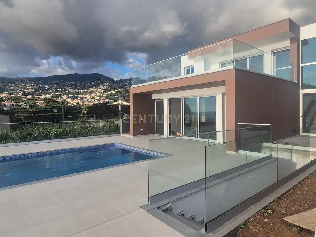 Luxuosa Moradia Nova em São Martinho, Funchal - Image 7