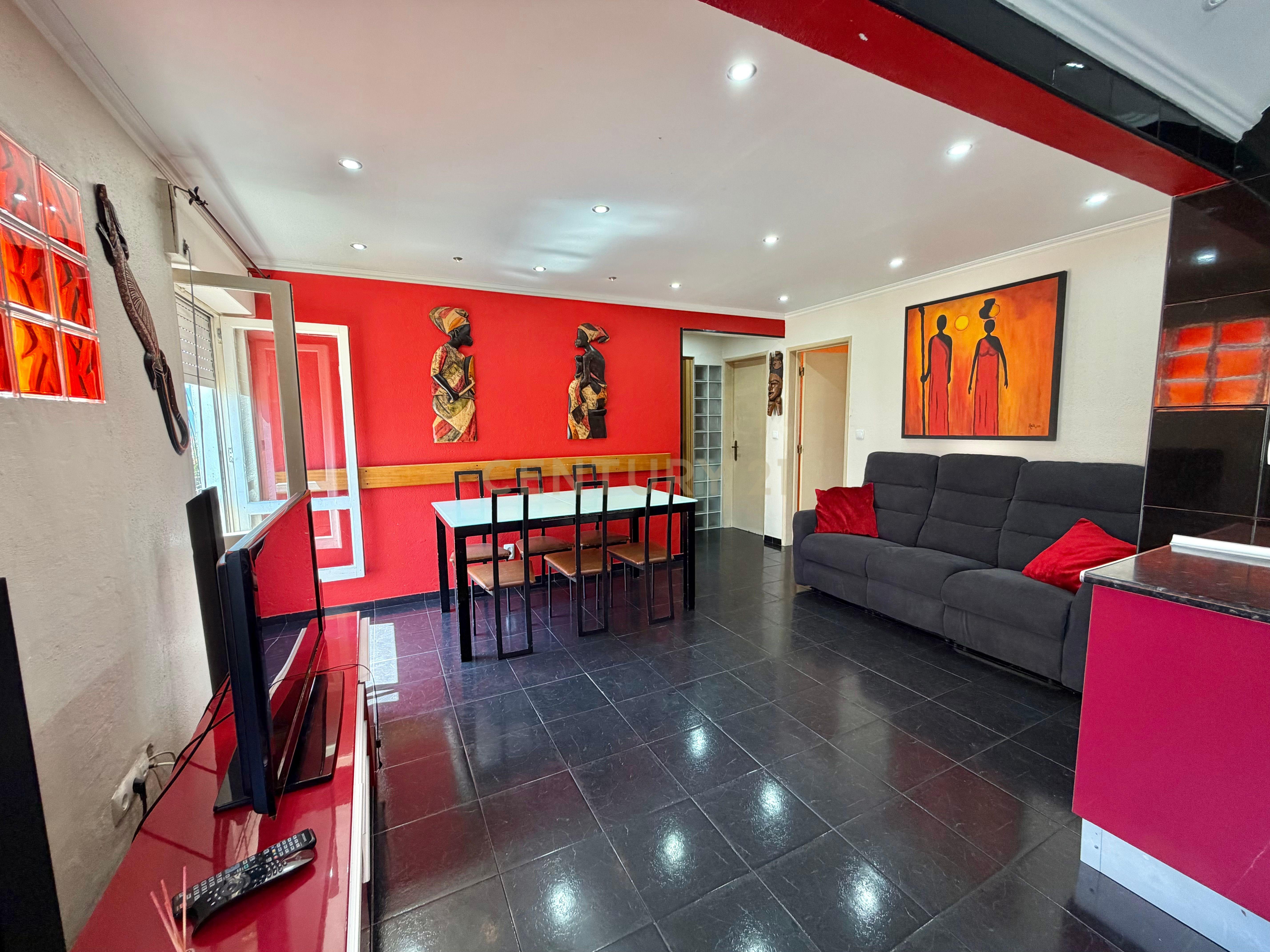 Fotografia 6 de T4 Remodelado no Laranjeiro | Localização Privilegiada e Excelente Potencial de Valorização