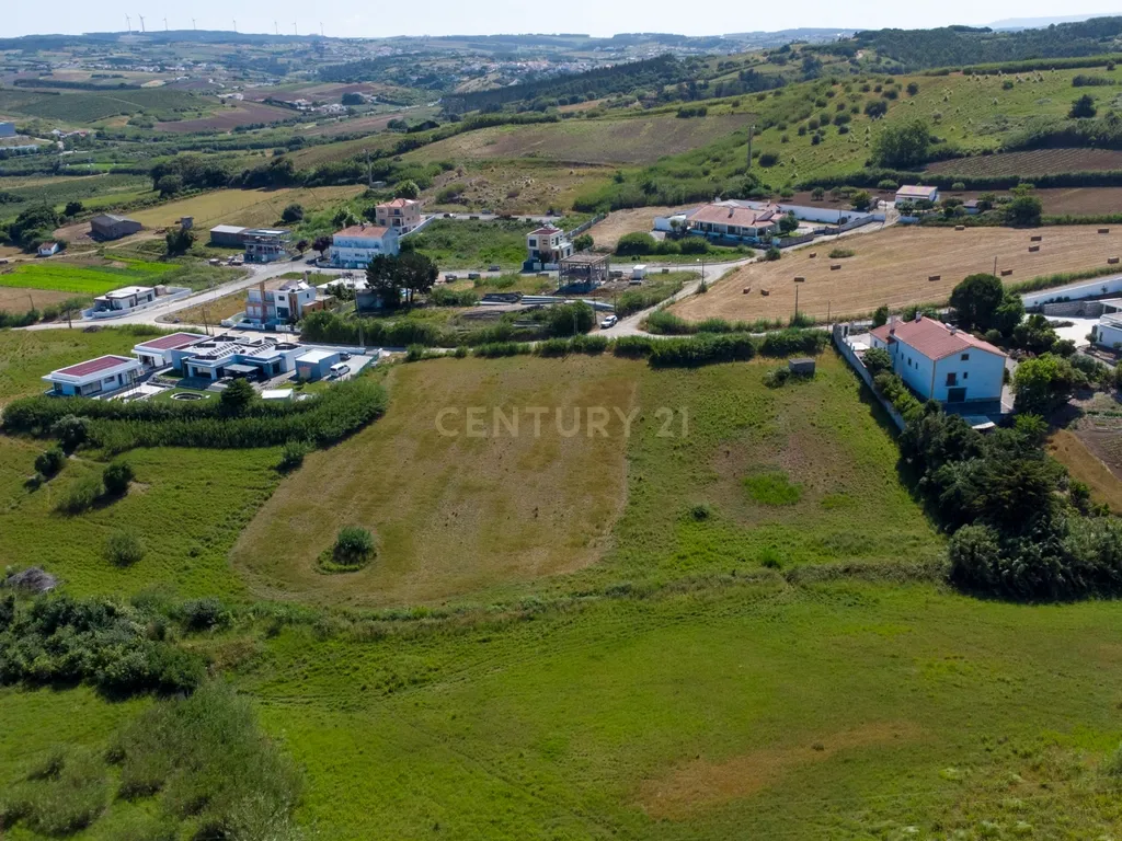 Terreno Urbanizável para Construção com 7.880 m² | Índice de Construção de 80% no Centro da Lourinhã - Image 7