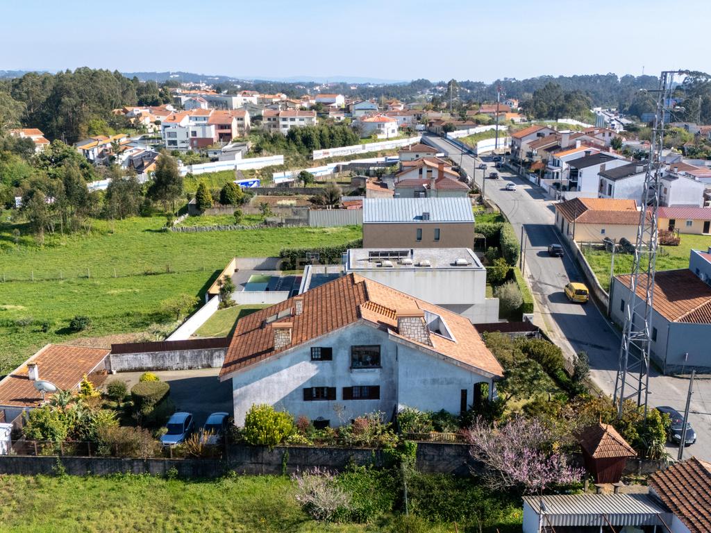 Moradia T4 com 392 m² e terreno de 1.070 m² | Anta - Image 2