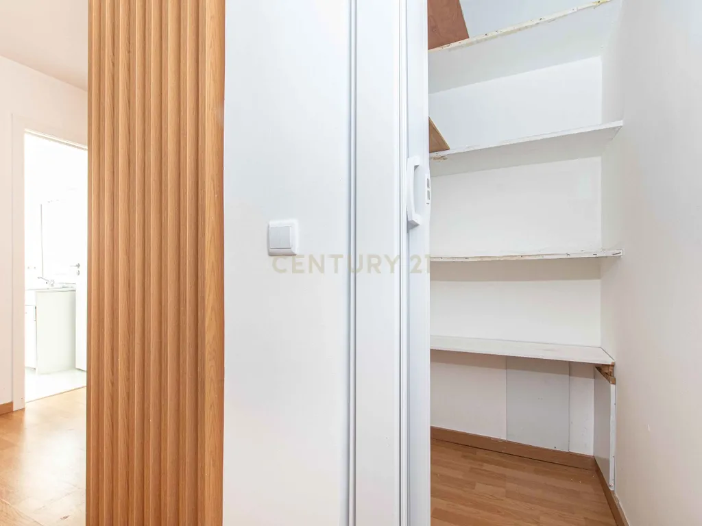 Apartamento T1 Renovado no Centro da Amadora - Image 7