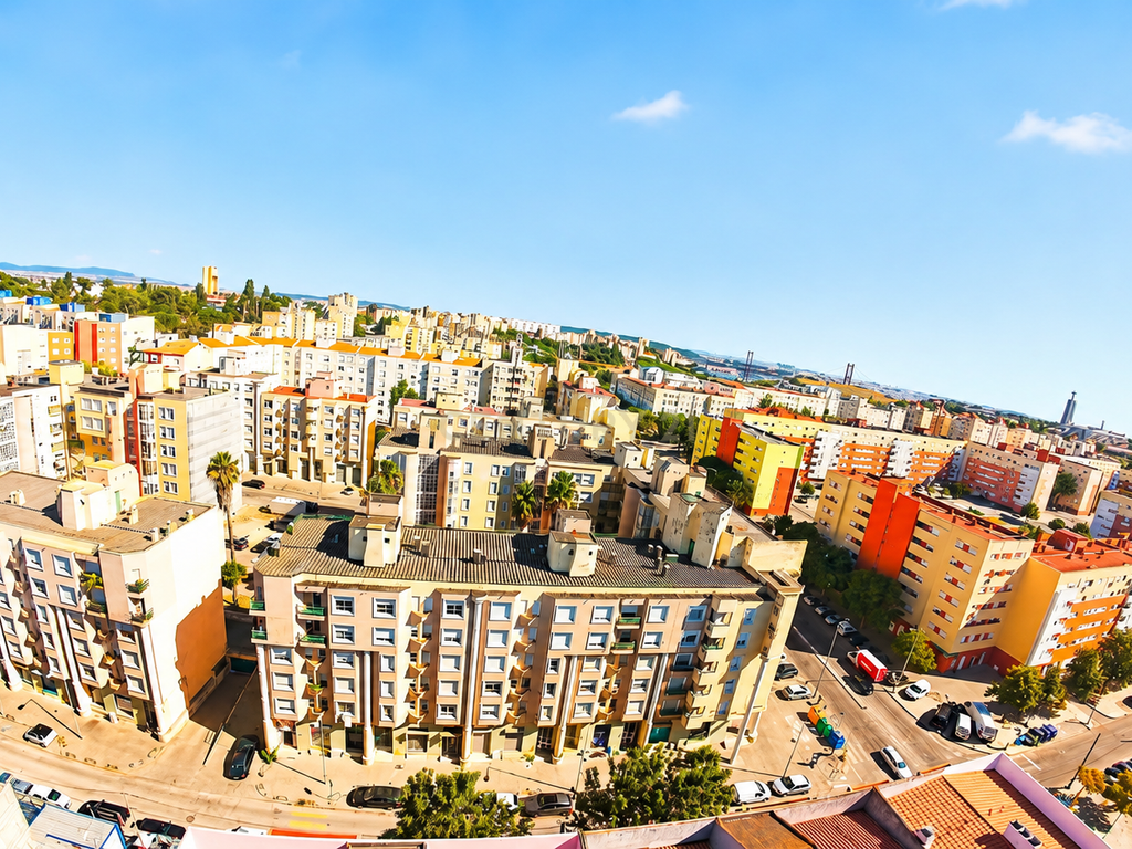 Apartamento T3 Duplex com Vista Desafogada no Monte da Caparica - Image 1