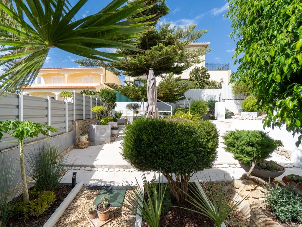 Moradia T5 com amplas áreas, jacuzzi e vista rio - Ferragudo - Image 32