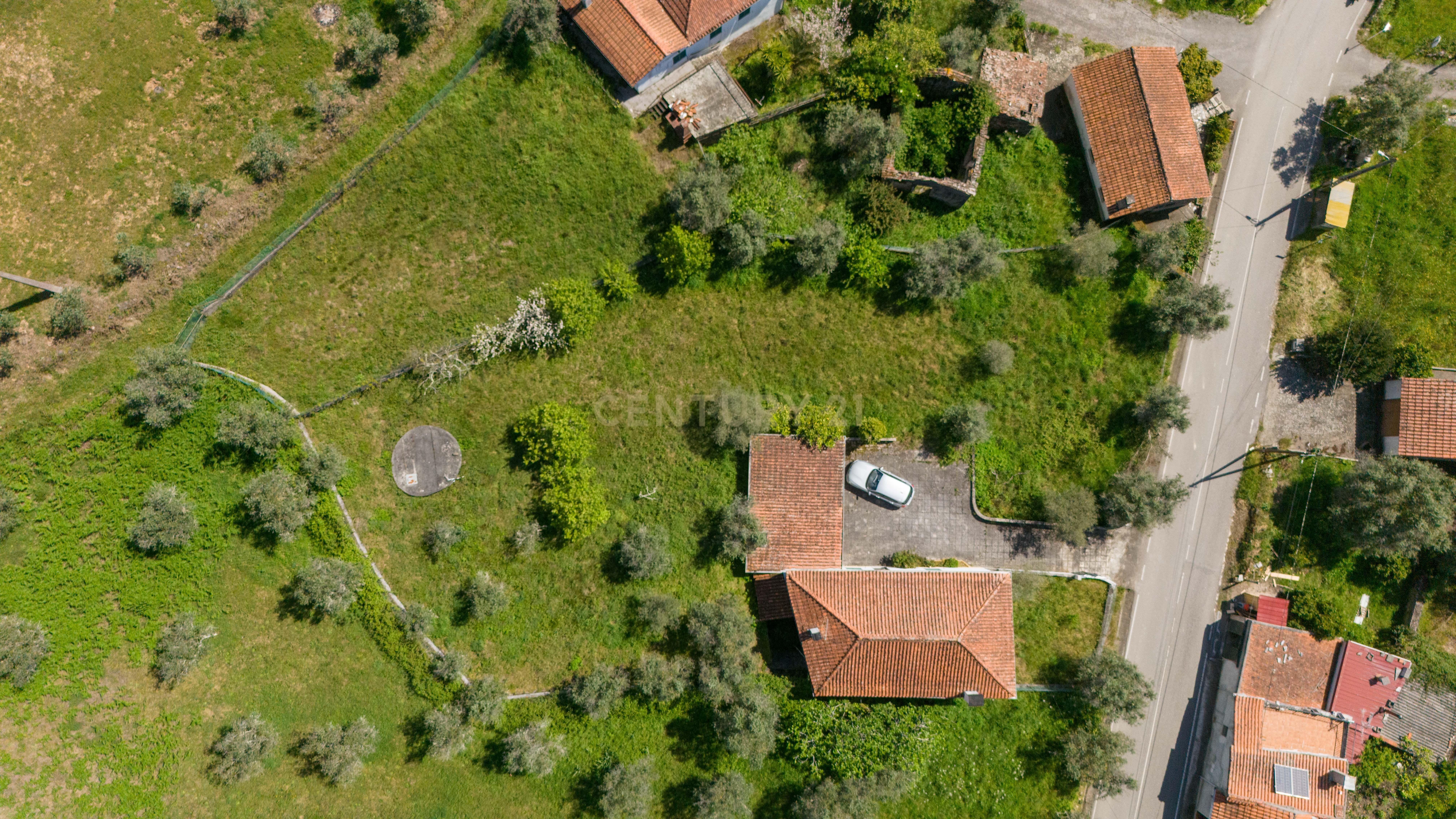 Moradia c/ Terreno e Garagem na Chapinheira - Image 19
