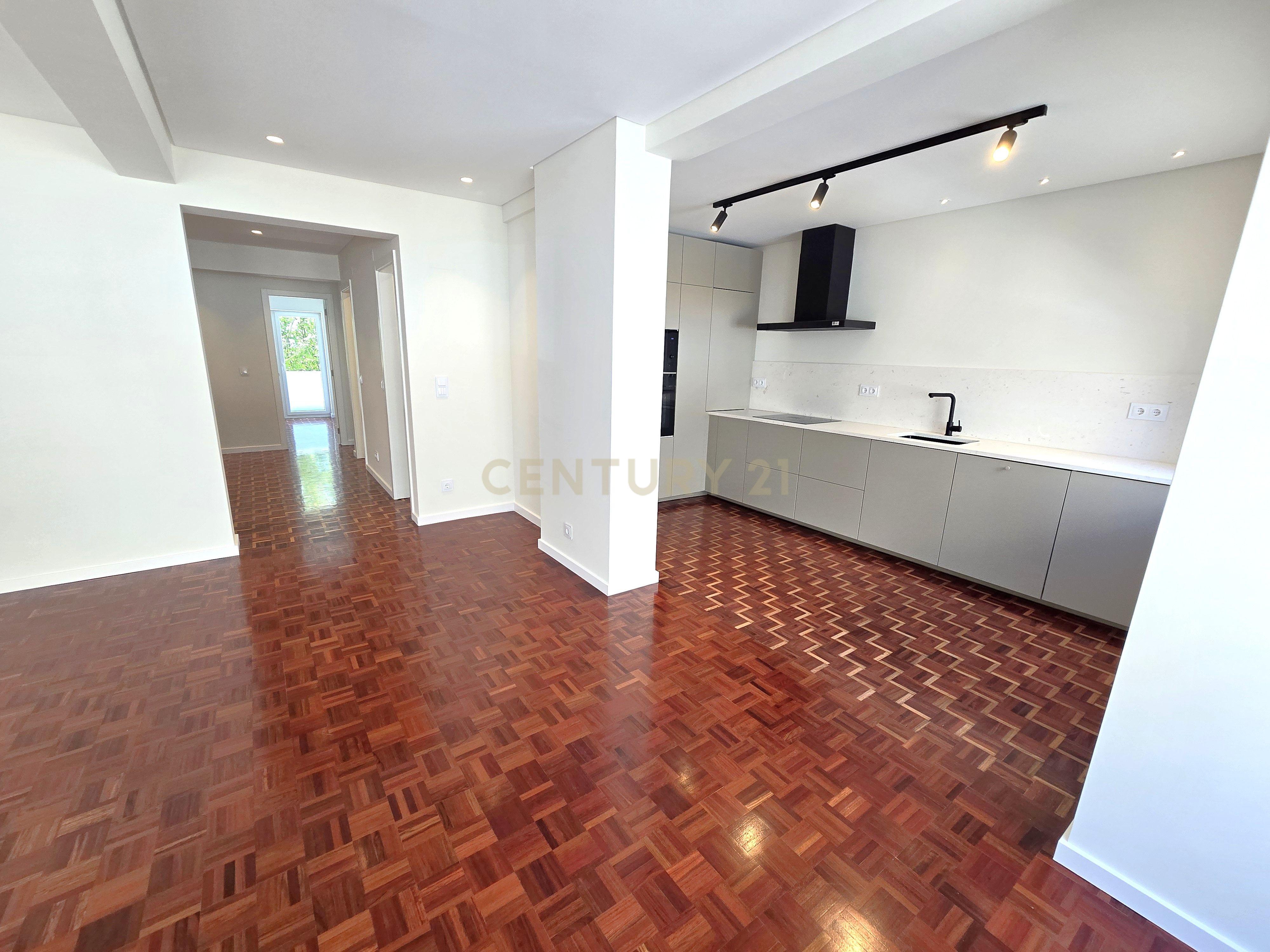 Fotografia 3 de Apartamento T3 totalmente remodelado em Almada