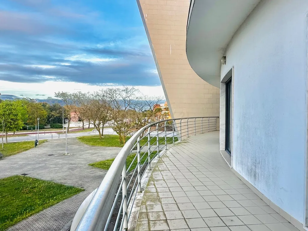Apartamento T4 com Terraço, Varandas, Garagem e Lugar de Estacionamento, na Vila Serena, Pinhal Novo - Image 11