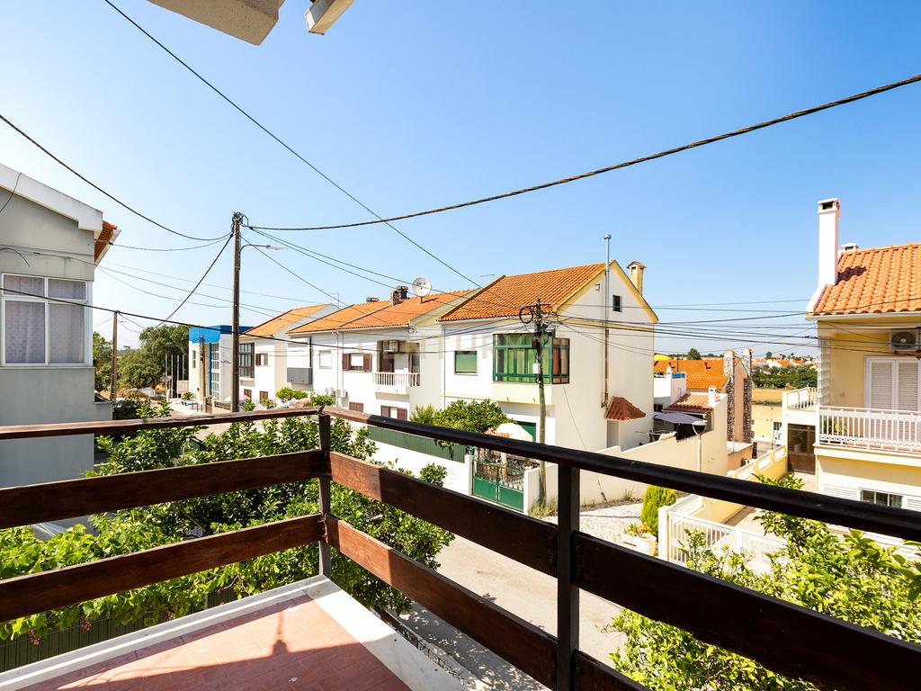 Moradia T3 com Sótão Habitável e Garagem nas Praias do Sado - Image 17