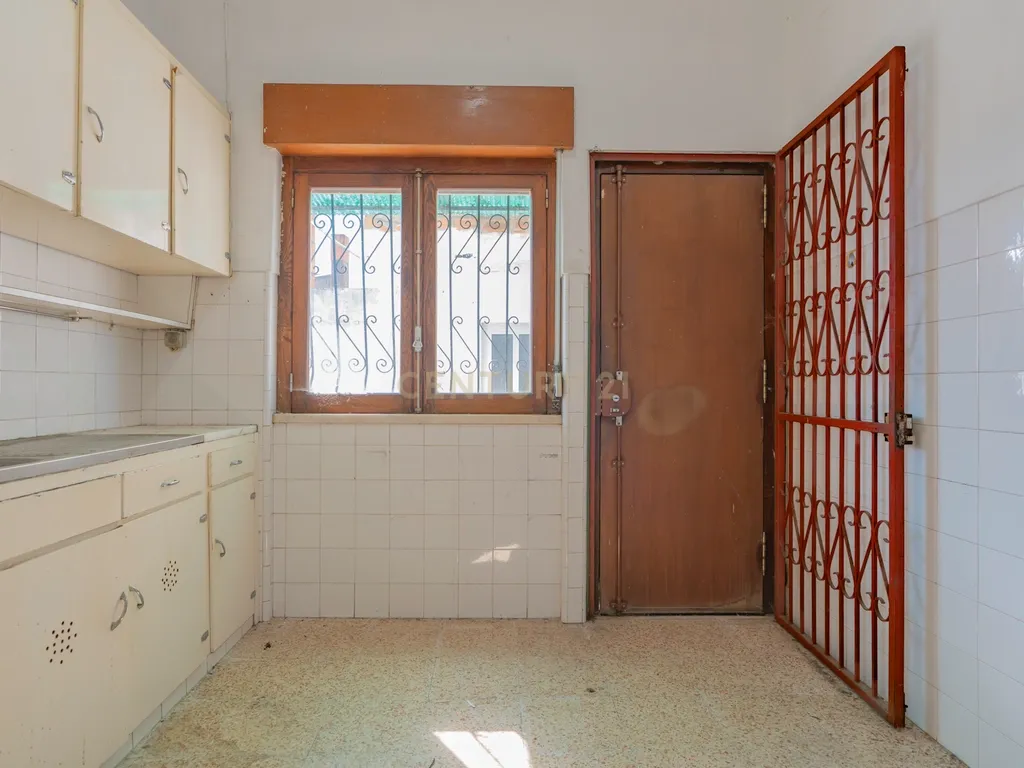 Moradia Isolada com Terreno de 1041 m² – Um Mundo de Possibilidades! - Image 39