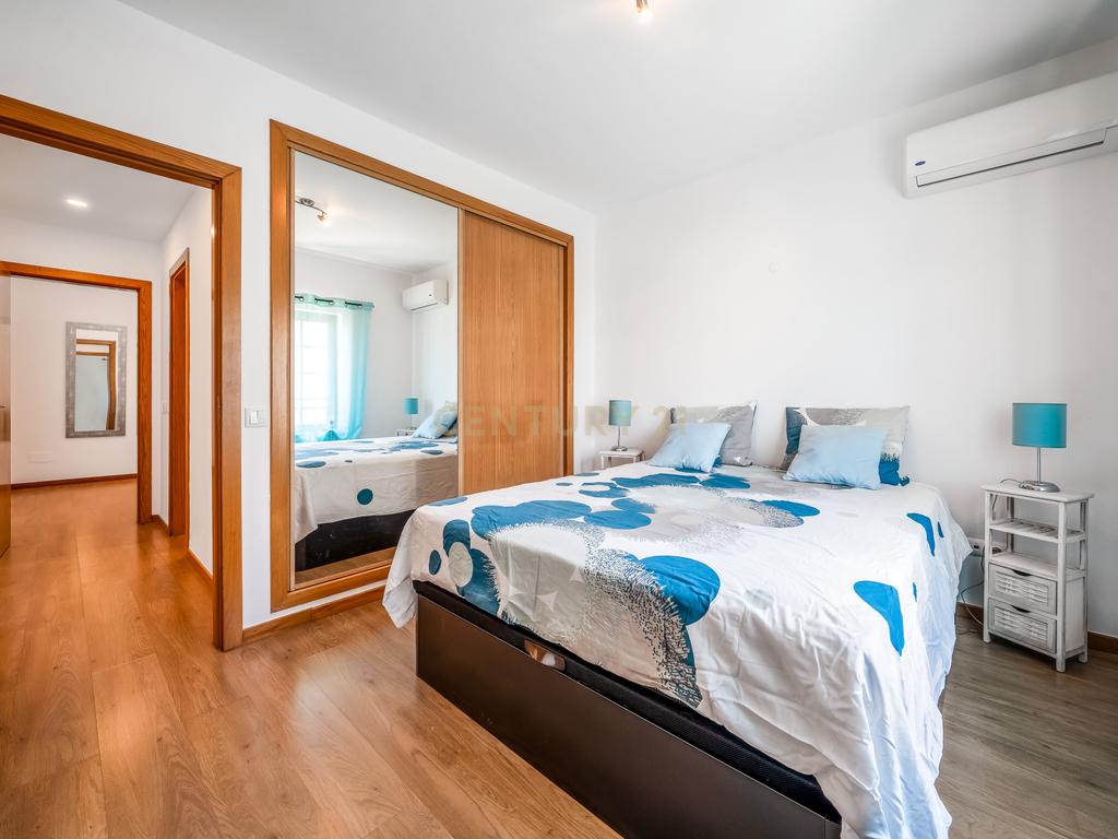 Moradia de Canto T2+2 com jardim em Condomínio Privado com Piscina – Ferreiras, Albufeira - Image 21