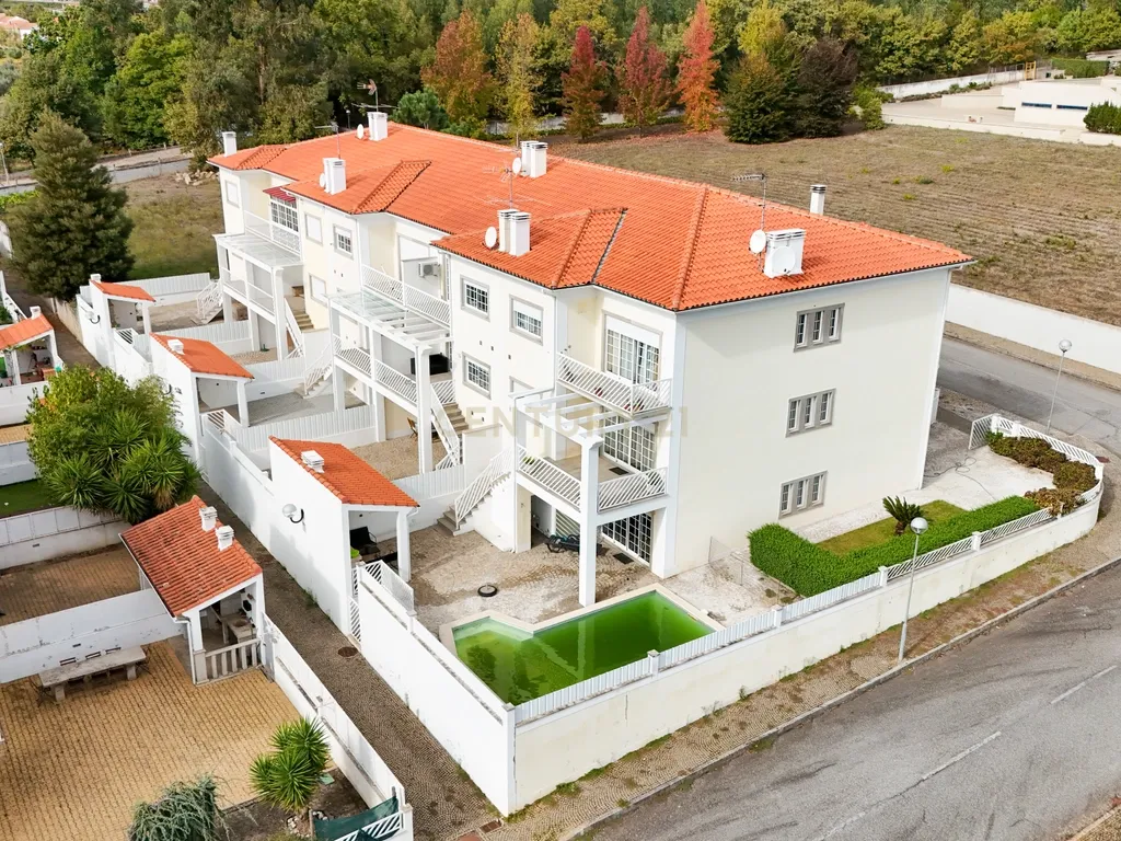 Moradia em banda próxima ao centro de Penalva do Castelo - Viseu - Image 1