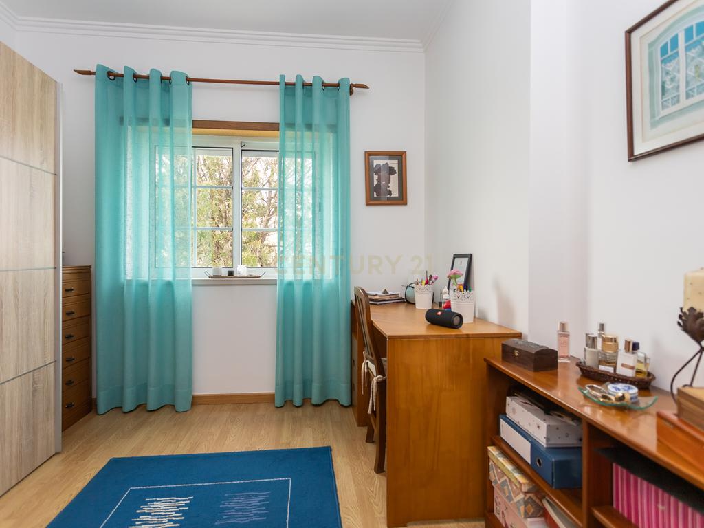 Apartamento T4 c/Arrecadação - Torre da Marinha - Image 23