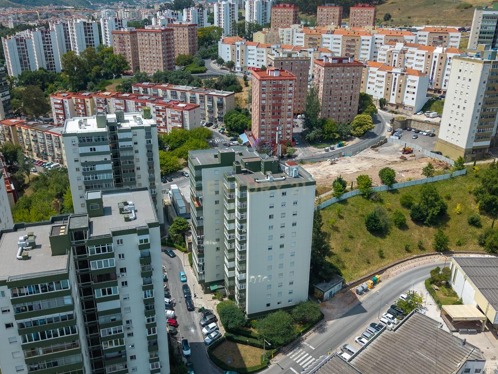 Apartamento T2 Remodelado PC Simão da Veiga Junior 1 - Santo António Dos Cavaleiros - Image 18