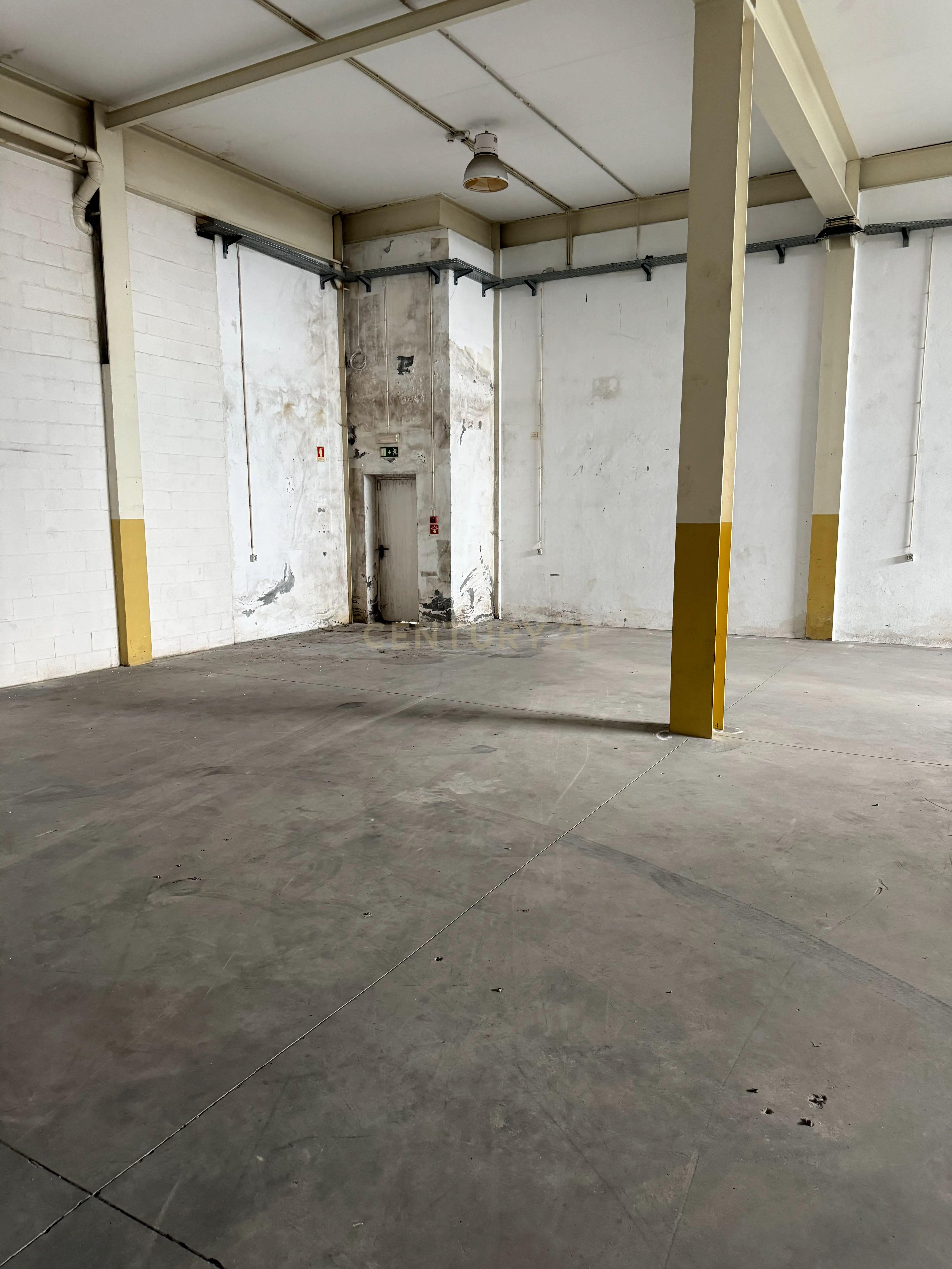 Fotografia 6 de Armazém de 1.000 m² | 2 Pisos | Elevado Potencial de Rentabilidade