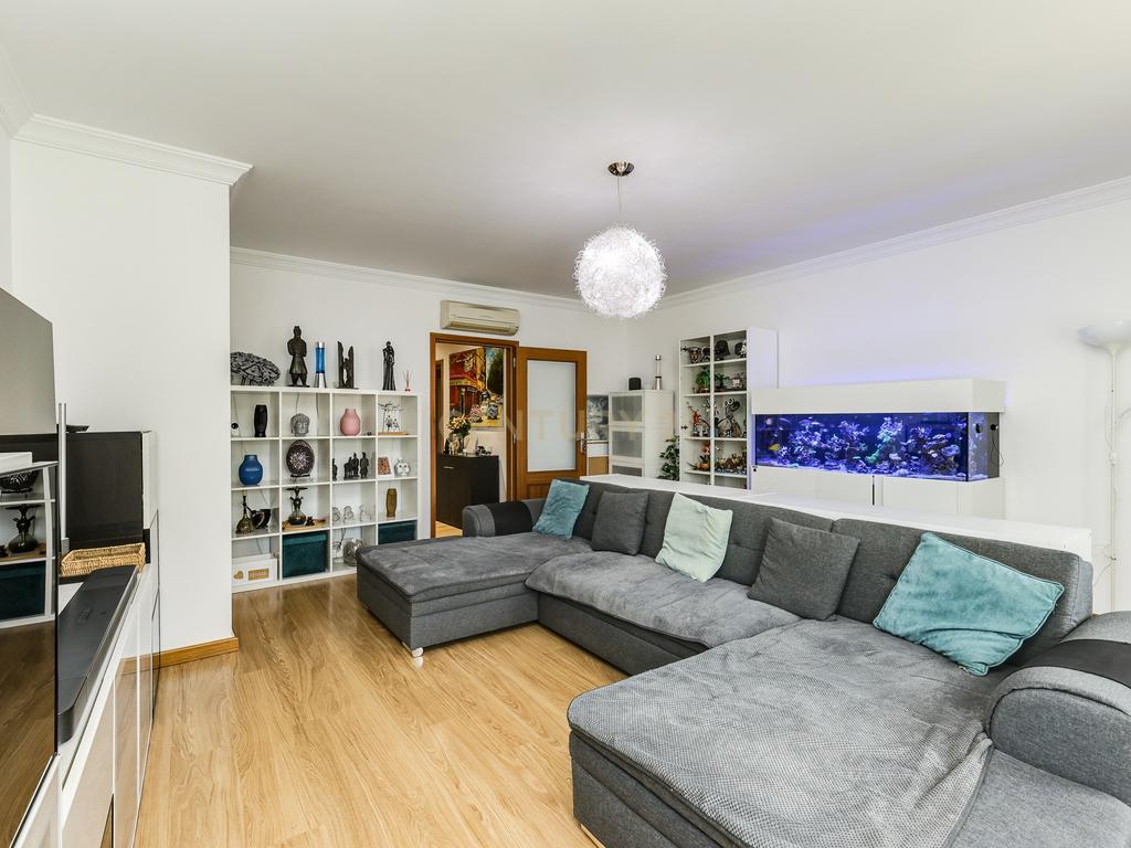 Apartamento T3 no Montijo com garagem, arrecadação e varandas - Image 13
