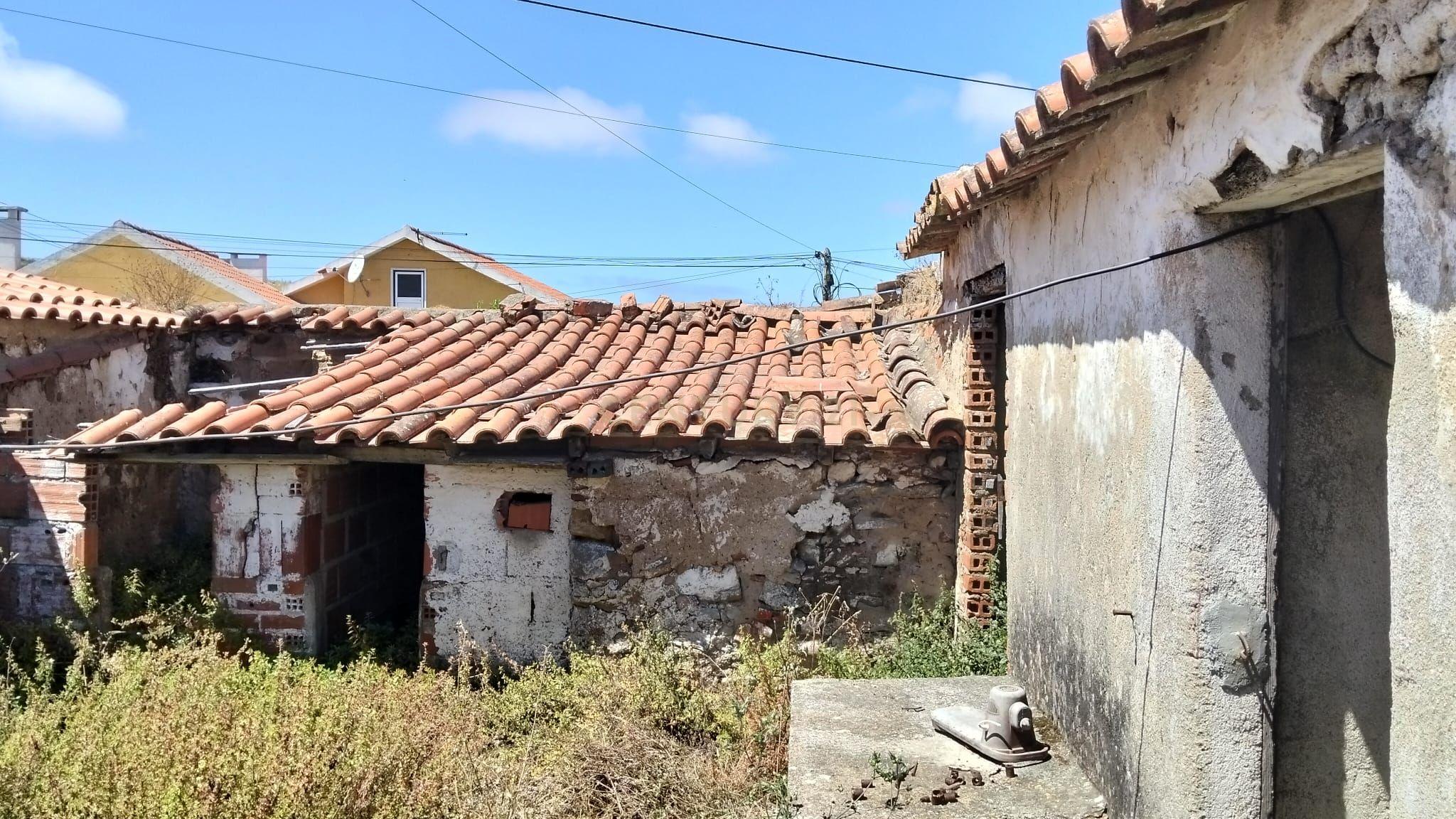 Fotografia 10 de Terreno Urbano para Construção com 190 m² e Projeto Aprovado para Moradia T2 Térrea – São Pedro da Cadeira