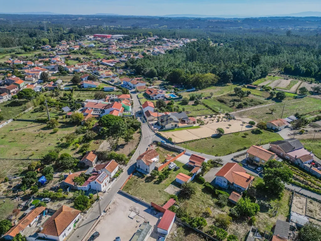 Moradia para renovar com 605 m2 de terreno em Santana, Figueira da Foz. - Image 11