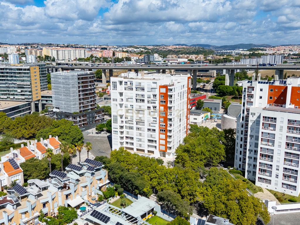 T4 Duplex com Rooftop e Vista Panorâmica sobre o Tejo – Parque das Nações - Image 26