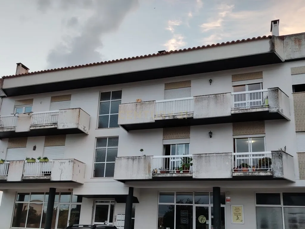 Apartamento T2 em Marinha Grande - Oportunidade Única! - Image 1
