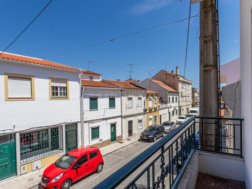 Espaçosa Moradia T3 em Azambuja, Lisboa - Image 21