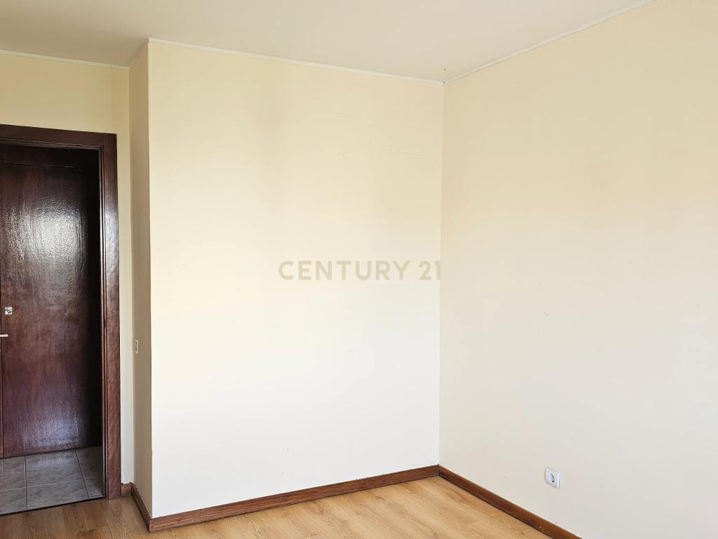 Apartamento T2 com garagem, Matosinhos - Image 17