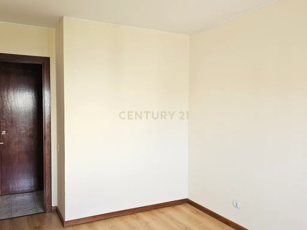Apartamento T2 com garagem, Matosinhos - Image 17